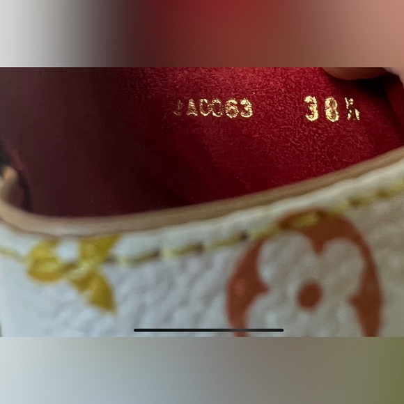 Women’s White print Louis Vuitton heels. - Picture 5 of 14